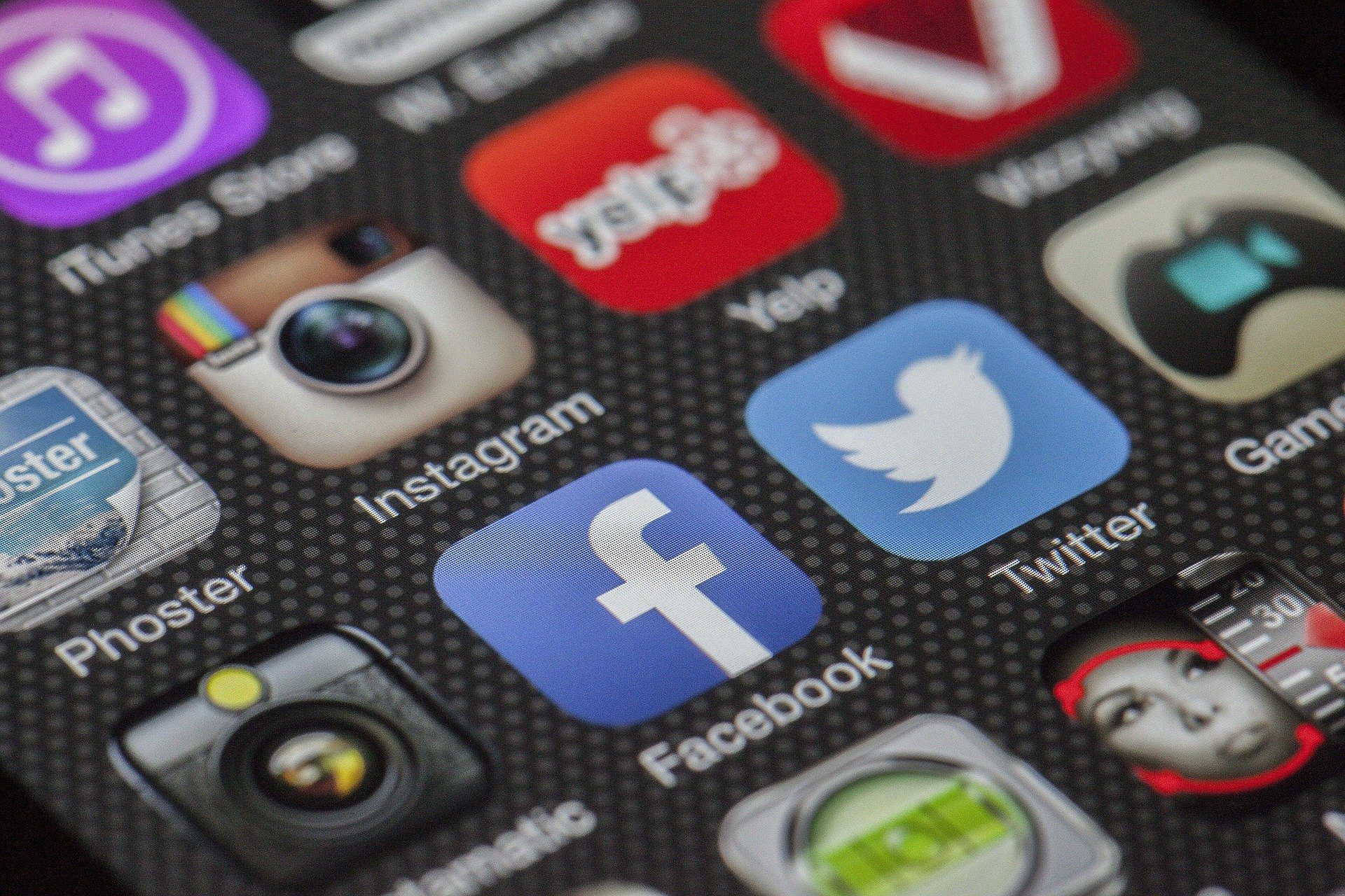Why we conduct social media monitoring - image from pixabay by LoboStudioHamburg